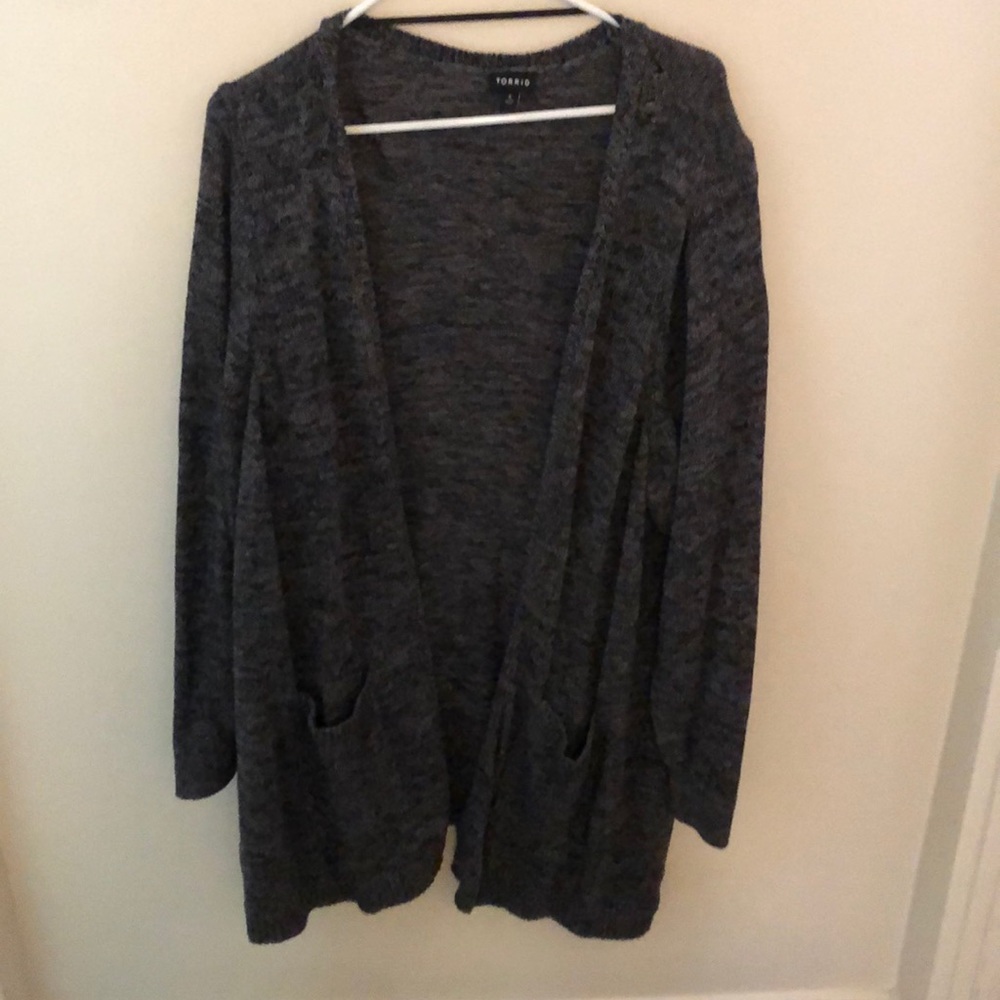 Gray cardigan with pockets